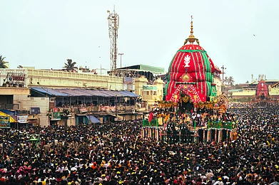 Shutterstock : The crowd of devotees gathered on the streets of Puri to celebrate the Jagannath Rath Yatra